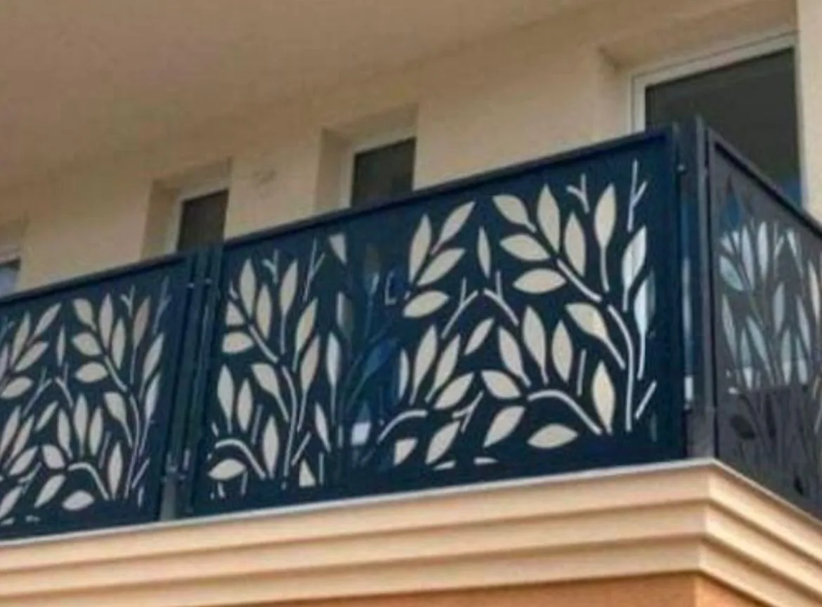 Yaprak desenli lazer kesim siyah balkon korkuluğu