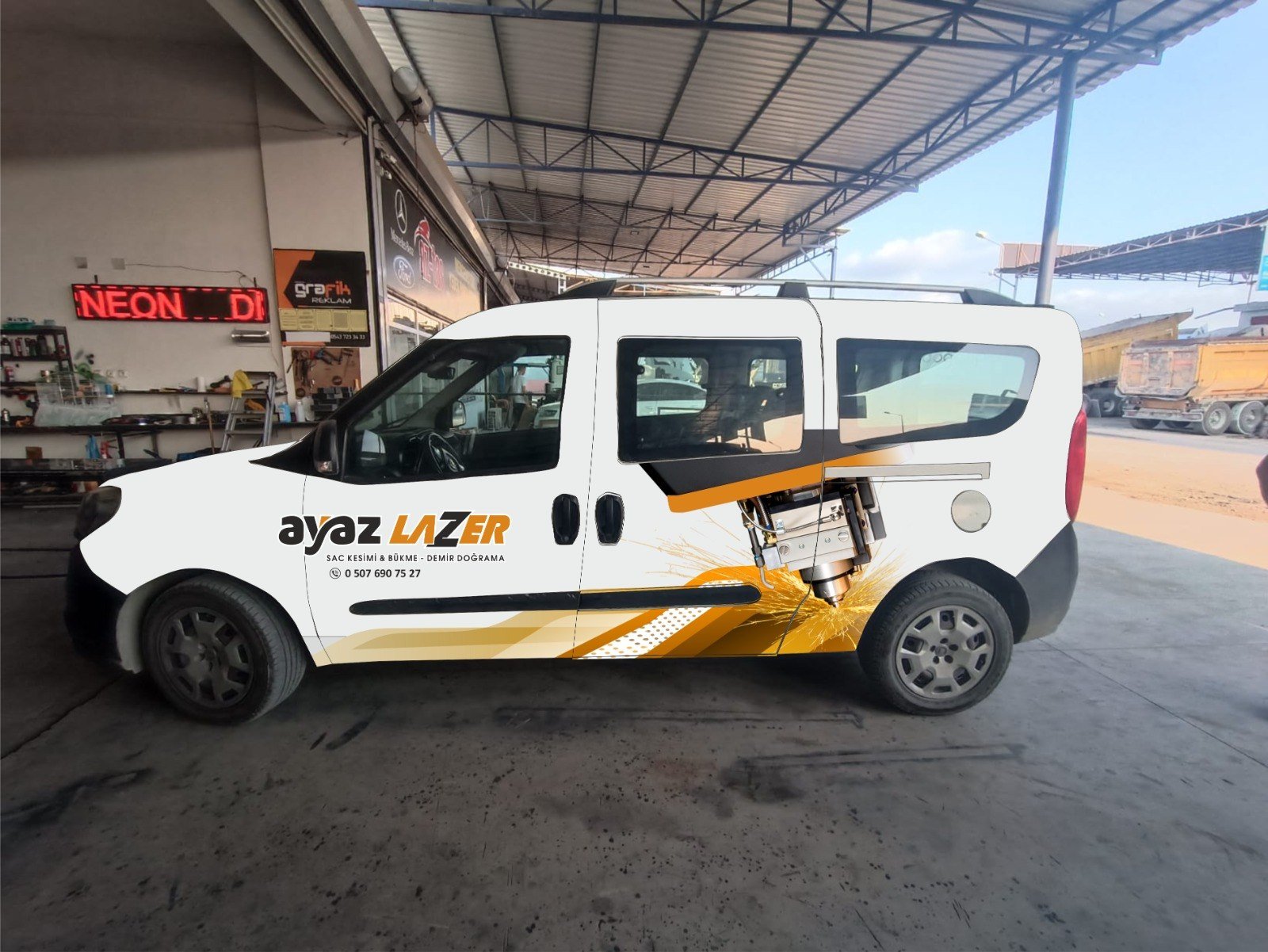 Ayaz Lazer logolu firma aracı